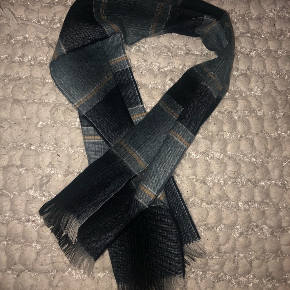 Halston plaid lightweight short scarf